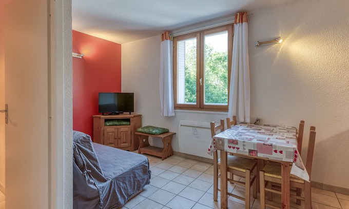 Le Bourg-d'Oisans Apartment | Apartment 'Lynx' with Mountain View, Shared Garden and Wi-Fi