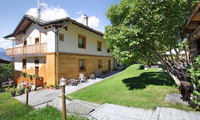 Gerdaz Apartment | Apartment 'Maison Grange 1' with Mountain View, Shared Garden and Wi-Fi