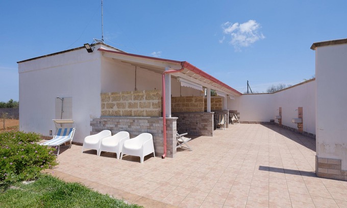 Borgagne Apartment | Apartment 'Mamba House 1' with Private Terrace, Shared Garden and Air Conditioning