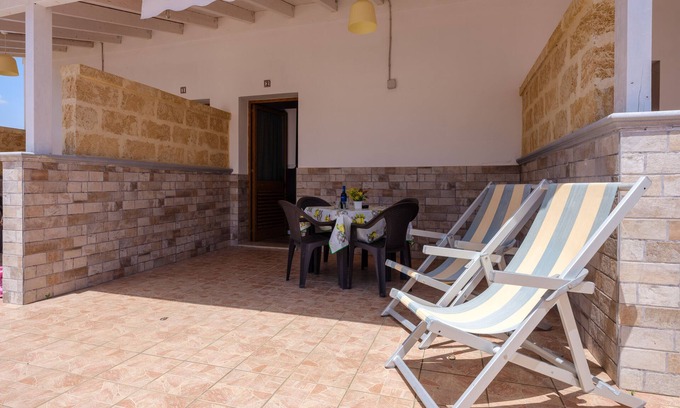 Borgagne Apartment | Apartment 'Mamba House 2' with Private Terrace, Shared Garden and Air Conditioning