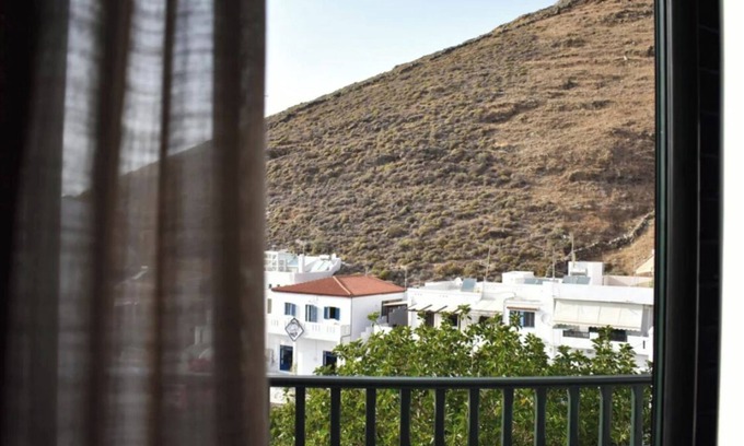 Merichas Apartment | Apartment 'Manolika Studio 4' with Sea View, Wi-Fi and Air Conditioning