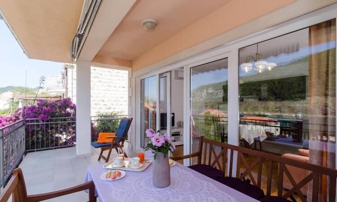 Prijevor Apartment | Apartment Marela- One Bedroom Apartment with Balcony and Sea View