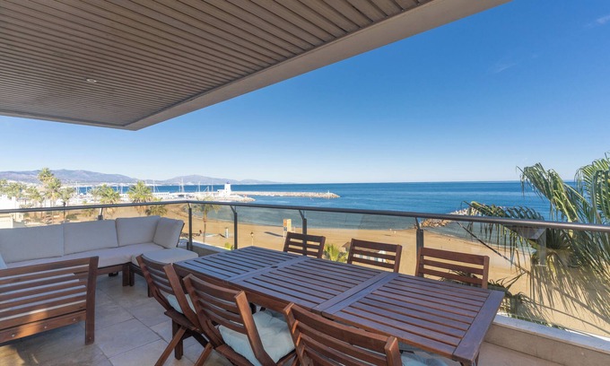 Castillo de Sabinillas Apartment | Apartment "Marina Castillo 334 Duquesa" with Sea View, Shared Pool & Wi-Fi