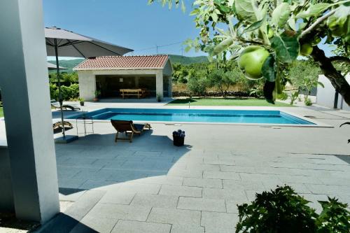 Bristivica Apartment | Apartment Mario - with pool