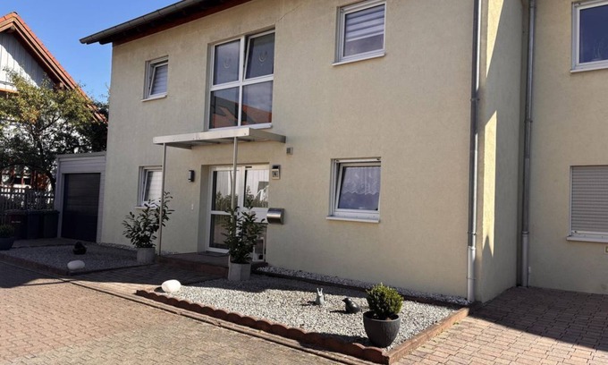 Schwegenheim Apartment | Apartment Marion's Schmuckkästchen - apartment/apartment, shower and bathtub,
