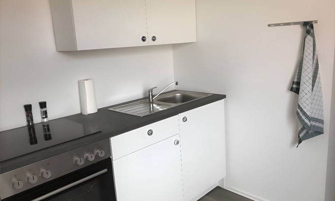Meerane Apartment | Apartment 'Meeraner Parkresidenz Herbst' with Wi-Fi