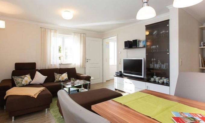 Wangen im Allgaeu Apartment | Apartment 'Morgensonne' with Shared Terrace, Shared Garden and Wi-Fi