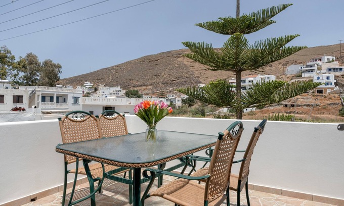 Merichas Apartment | Apartment 'Mouria House' with Sea View, Wi-Fi and Air Conditioning
