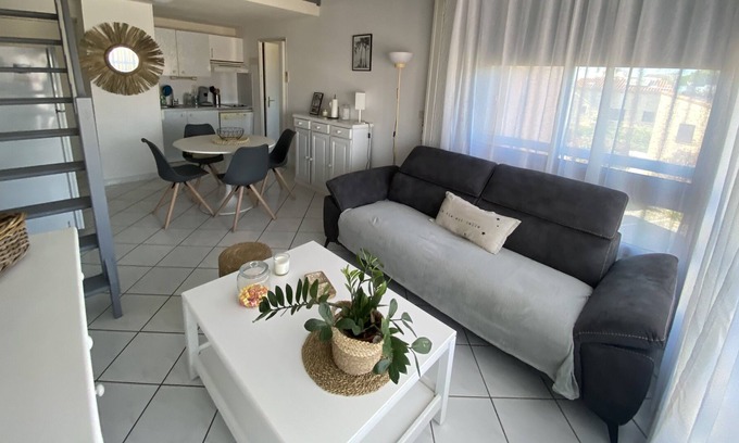 La Jetee Apartment | Apartment near beach and shops