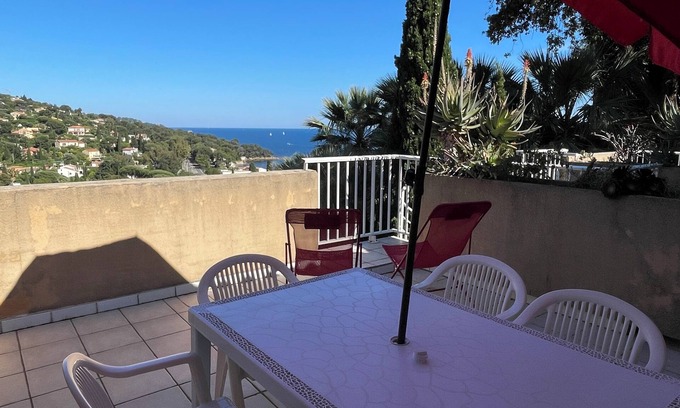 Le Lavandou Apartment | Apartment n°3 near the beach - sea view + terrace