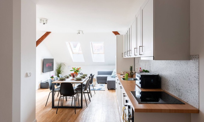 Kosire Apartment | Apartment near Bertramka garden