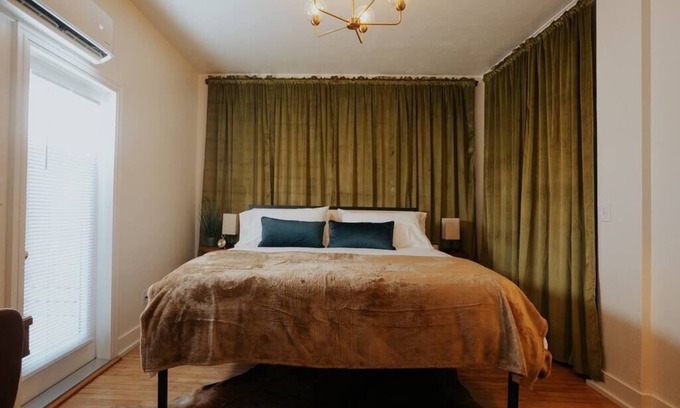 Medford Apartment | Apartment near downtown Medford with parking included.