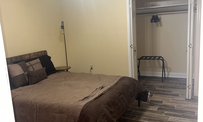 Seabrook Apartment | Apartment near Lakefront