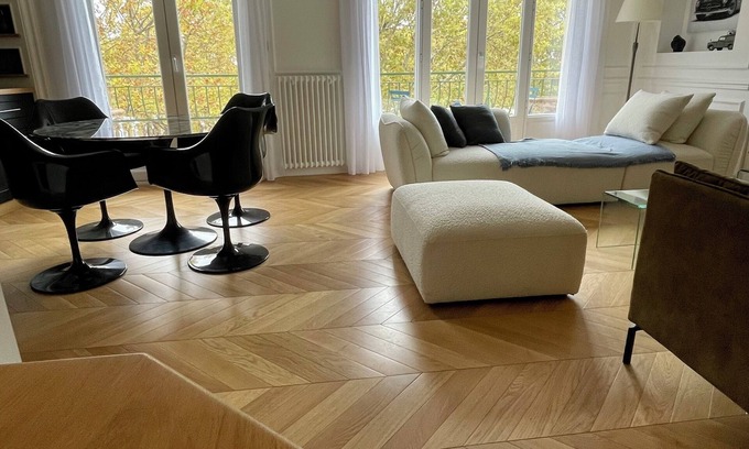 Les Halles - Valliere Apartment | Apartment nestled in the trees