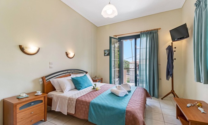 Nikiana Apartment | Apartment "Nikoleta 1" with Sea View, Terrace & Wi-Fi