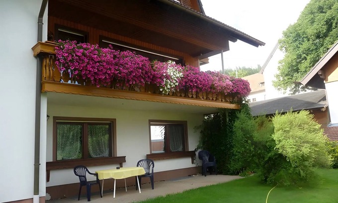 Urach Apartment | Apartment 'Nr 1 Dg' with Shared Garden, Balcony and Wi-Fi