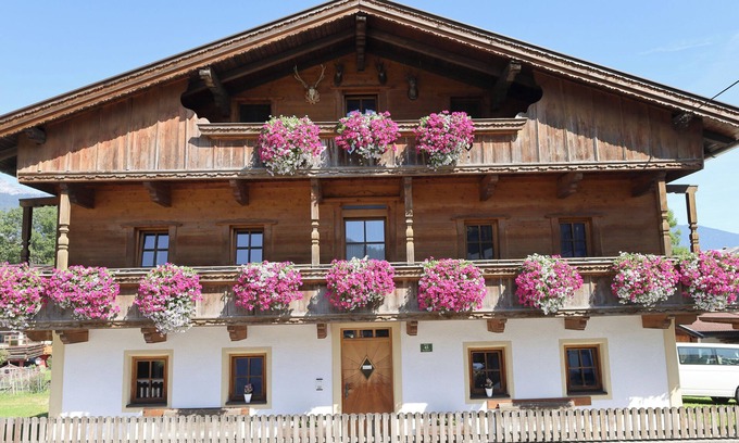 Reith im Alpbachtal Apartment | Apartment on a farm, 80 m from the ski bus