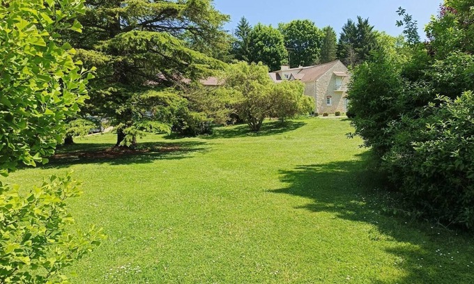 Ormoy-la-Riviere Apartment | Apartment 'Oasis Près De Paris - Piscine' with Shared Pool, Balcony and Wi-Fi