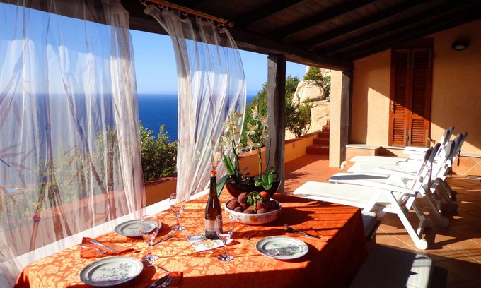 Costa Paradiso House | Apartment of roses in villa Refuge of Seagulls