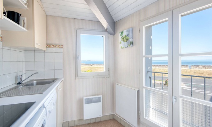 Saint-Martin-de-Re Apartment | apartment Ombrine with sea view and swimming poll access