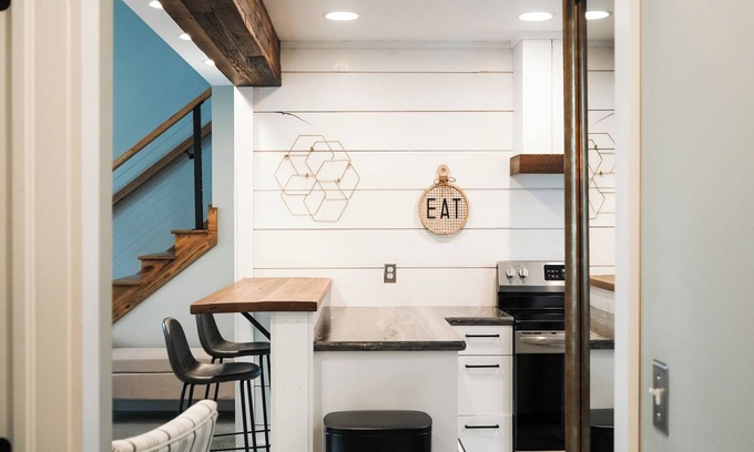 Sugarcreek Apartment | Apartment on Broadway St - L
