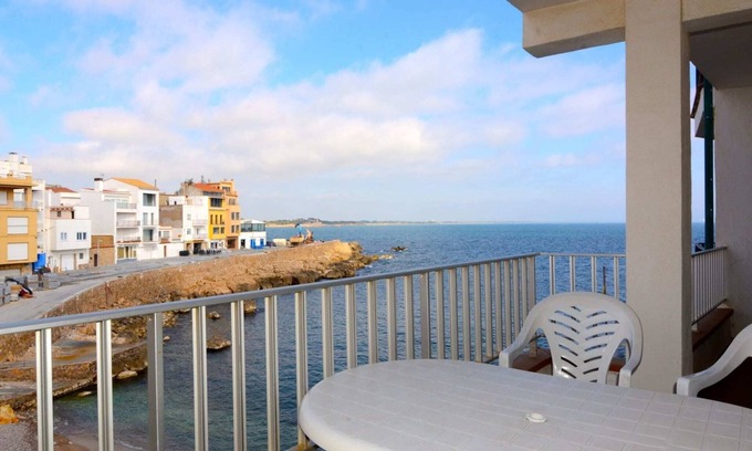 Pedrinya Apartment | Apartment on Costa Brava by Sandy Beach
