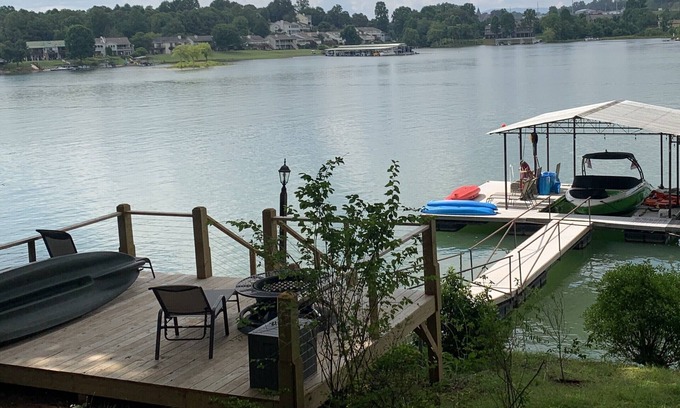 Hiawassee Apartment | Apartment on Lake Front property- deep water pontoon/boat slip and swimming dock