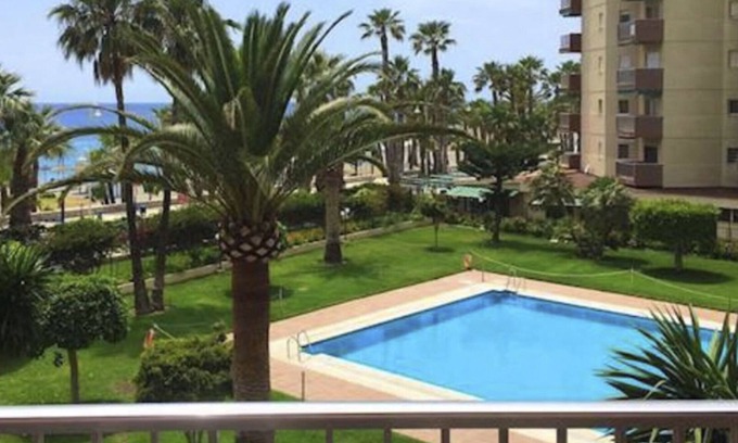 Almunecar Apartment | Apartment on the beach with pool.
