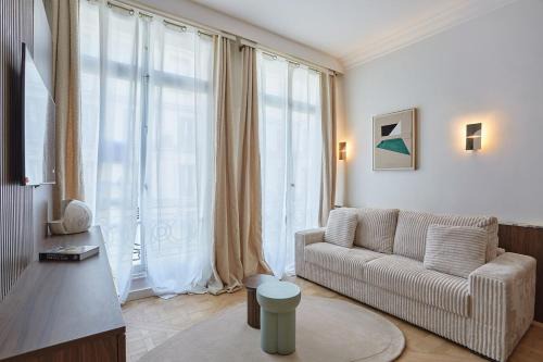 Faubourg-du-Roule Apartment | Apartment on the Champs Elysees