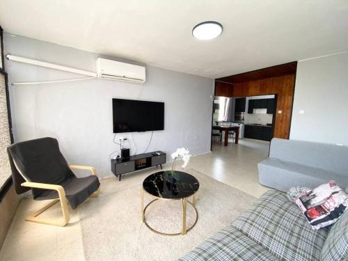 Kiryat Yam Apartment | Apartment on the Mermaid beach