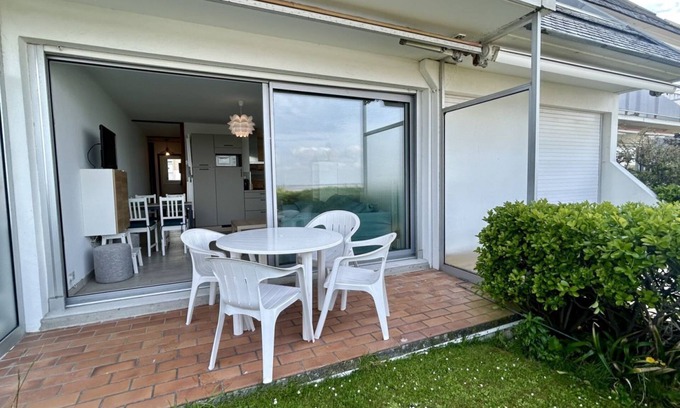 Le Crotoy Apartment | Apartment overlooking the Bay of the Somme with terrace.