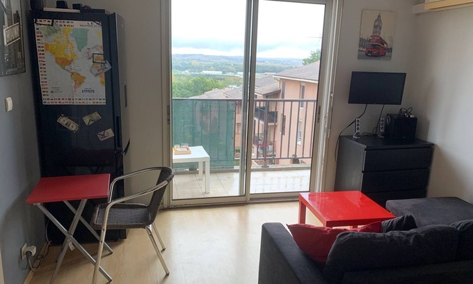 Cote Pavee Apartment | Apartment overlooking the city of space and swimming pool