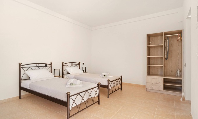 Sarlata Apartment | Apartment 'Panagis 3' with Mountain View, Wi-Fi and Air Conditioning