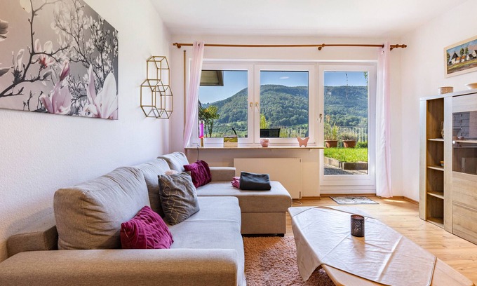 Bad Urach Apartment | Apartment "Panoramablick" with Private Garden & Wi-Fi