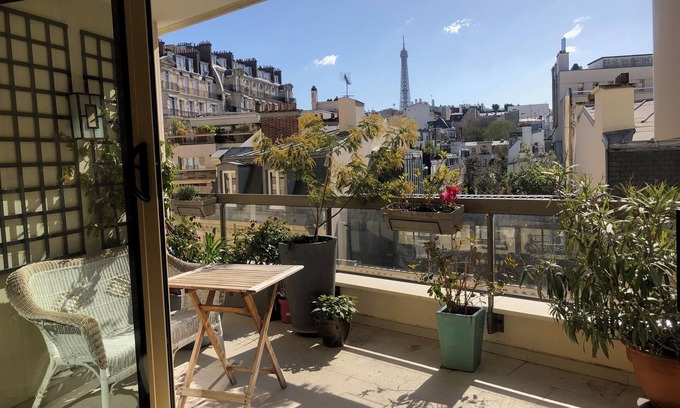 16th Arrondissement Apartment | Apartment Paris XVI, 8 minutes walk from the TROCADERO, terrace and view of the EIFFEL TOWER
