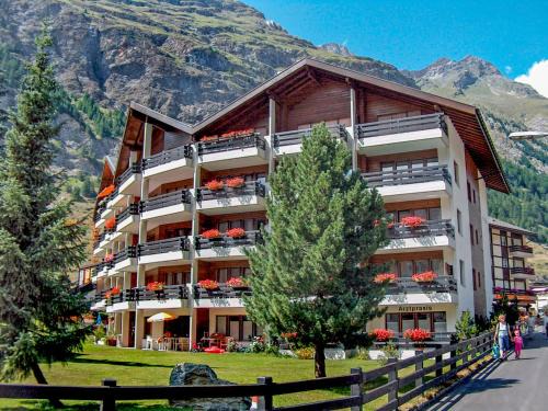 Zermatt Apartment | Apartment Pasadena-2 by Interhome