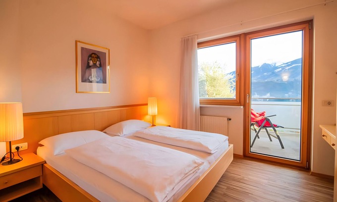 Marlengo Apartment | Apartment 'Pazeider 312' with Mountain View, Wi-Fi and Air Conditioning