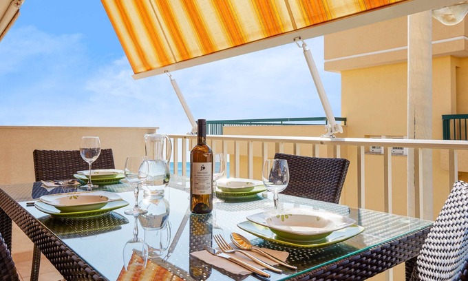 Pozzallo Apartment | Apartment "Pegaso House" with Sea View, Wi-Fi & Terrace