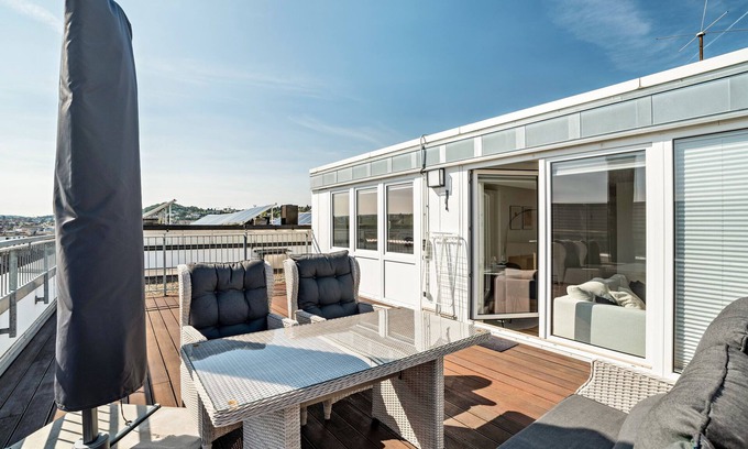 Pforzheim Apartment | Apartment 'Penthouse In Zentraler Lage' with Private Terrace and Wi-Fi