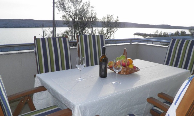 Dinjiska Apartment | Apartment Perla 7-island Pag seafront