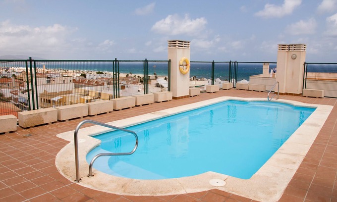 Garrucha Apartment | Apartment 'Piso Para Grupos Cerca Del Mar' with Shared Pool, Wi-Fi and Air Conditioning