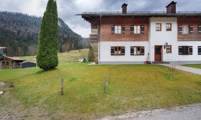 Weissbach an der Alpenstrasse Apartment | Apartment 'Place In The Bavarian Mountains' with Mountain View, Private Garden and Wi-Fi
