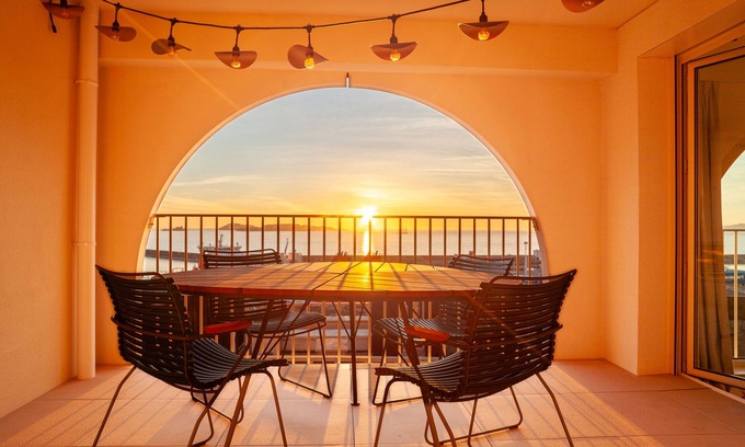 Euromed - La Joliette Apartment | Apartment "Porte Bleue" with Sea View, Private Terrace & Wi-Fi