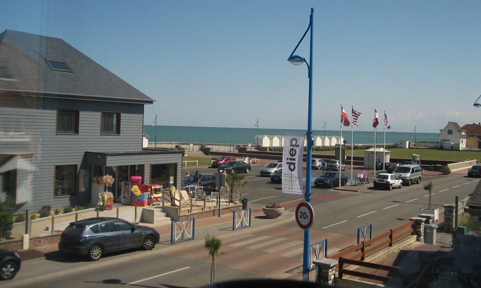 Pourville-sur-Mer Apartment | APARTMENT POURVILLE sur mer refurbished 50 meters from the beach