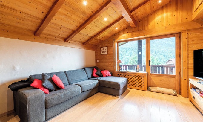 Saint-Jean-de-Sixt Apartment | Apartment 'Proche La Clusaz' with Mountain View and Balcony