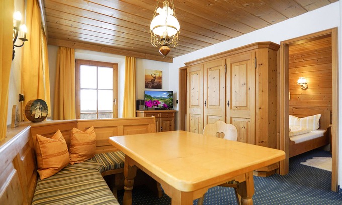 Ruhpolding Apartment | Apartment Puppenstübchen, 53sqm, with balcony, kitchenette, WLAN