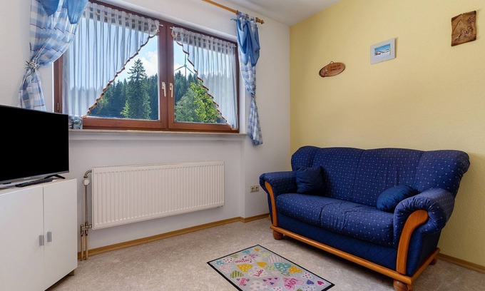 Schonach im Schwarzwald Apartment | Apartment 'Rösschen' with Shared Garden and Wi-Fi