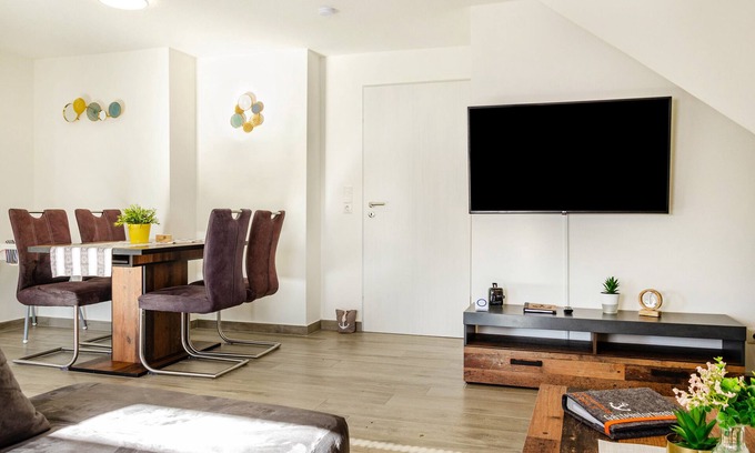 Esens Apartment | Apartment "Robbe 2" with Shared Garden & Wi-Fi