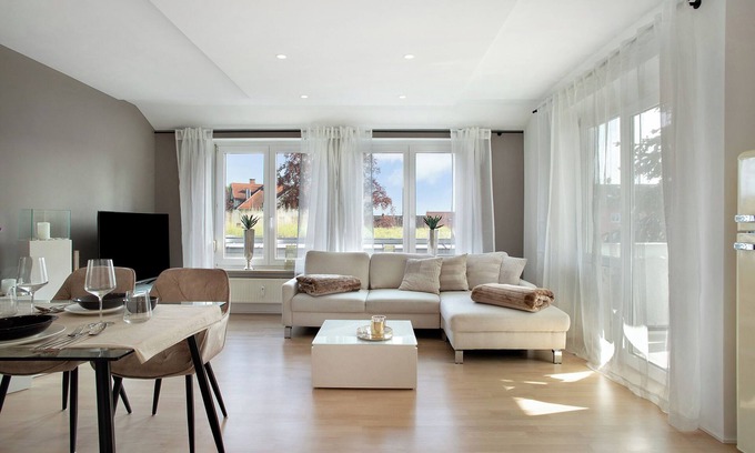 Aschach Apartment | Apartment 'Römerpark Bergblick' with mountain view, balcony, garage and WIFI