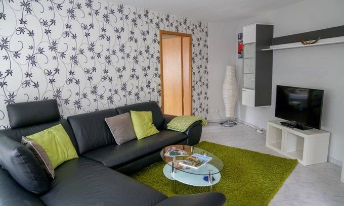 Frickingen Apartment | Apartment 'Roth' with Shared Terrace, Shared Garden and Wi-Fi